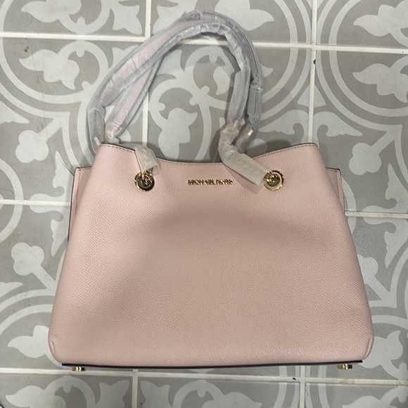 Michael Kors Teagen - Picture 10 of 10